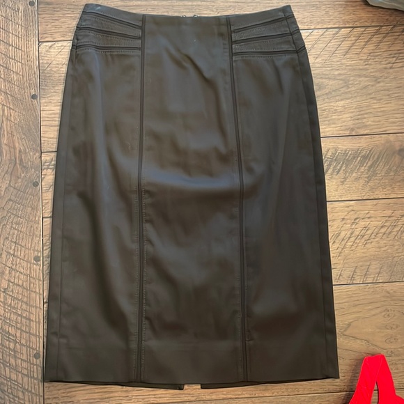 White House Black Market Dresses & Skirts - WHBM straight A-lined skirt with a slight back slit. Size 0.